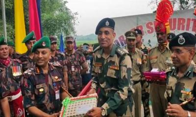 আখাউড়া সীমান্তে বিজিবি-বিএসএফের মিষ্টি উপহার