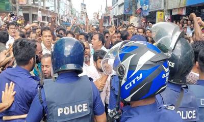 বরগুনায় পুলিশের বাধায় বিএনপির পথযাত্রা পণ্ড