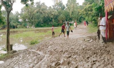 চাটমোহরে রাস্তা বেহালে ভোগান্তিতে হাজারো মানুষ