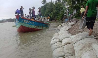 গজারিয়ায় ভাঙন রোধে ফেলা হচ্ছে জিও ব্যাগ