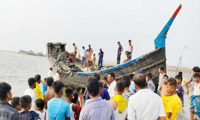 কক্সবাজারে ট্রলার থেকে ১১ মৃতদেহ উদ্ধার