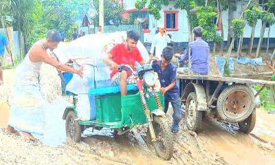 নবীনগরে রাস্তার বেহাল দশায় জনদুর্ভোগ চরমে 