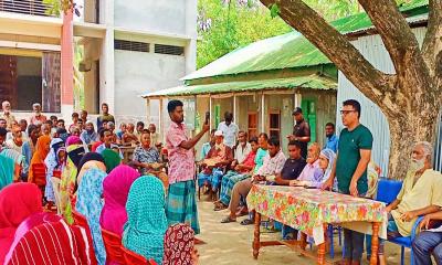 শেখ হাসিনার উন্নয়ন তুলে ধরে উঠান বৈঠক 