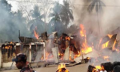 থানচিতে অগ্নিকাণ্ডে ৫৩ দোকান পুড়ে গেছে