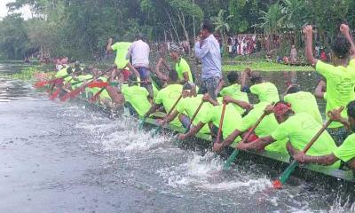 গোসাইরহাট নৌকা বাইচ দেখতে দর্শনার্থীদের ভিড়