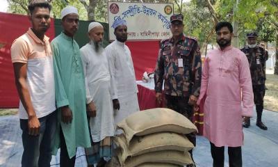 যামিনীপাড়া জোনের উদ্যোগে অসহায়দের মধ্যে আর্থিক অনুদান প্রদান 