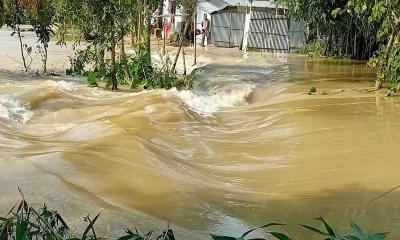 ভেঙে পড়েছে জুড়ী নদীর প্রতিরক্ষা বাঁধ