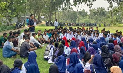 প্রচার কর্মসূচিতে কেন্দ্রীয় ছাত্রদল নেতারা মাগুরায় 