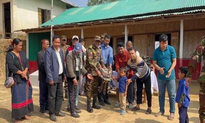 সাজেকে শিক্ষার্থীদের মধ্যে শিক্ষা উপকরণ বিতরণ