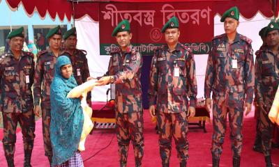 কুড়িগ্রামে বিজিবির শীতবস্ত্র বিতরণ 