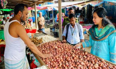 কালীগঞ্জে তিন ব্যবসায়ীকে জরিমানা