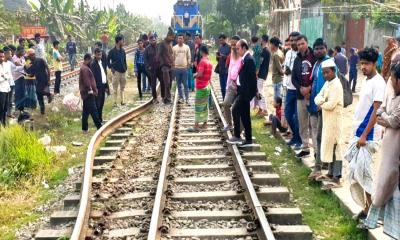 গাজীপুরে রেল লাইন বেঁকে অল্পের জন্য রক্ষা পেল যাত্রীবাহী ট্রেন