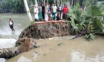 ভূঞাপুরে সড়ক ভেঙে দুর্ভোগে তিন গ্রামের মানুষ 