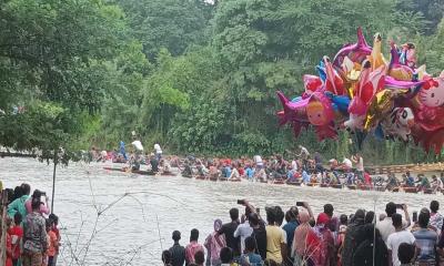 মাদারীপুরের নৌকা বাইচ দেখতে হাজারো মানুষের ভিড়