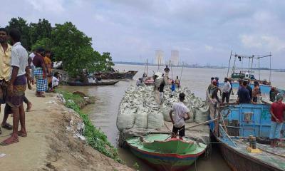 পদ্মায় পানি বৃদ্ধিতে হুমকির মুখে কুষ্টিয়ার দুই বেড়িবাঁধ