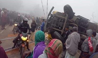 যশোরে ট্রেনের ধাক্কায় ট্রাকের চালক-হেলপার নিহত 