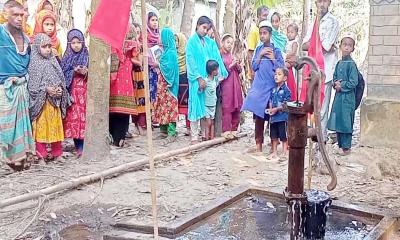 নেত্রকোনায় পরিত্যক্ত টিউবওয়েল থেকে বের হচ্ছে গ্যাস