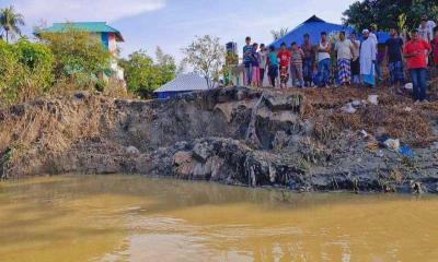 ফেনীতে নদীভাঙনে বিলীনের শঙ্কায় শতাধিক ঘর-বাড়ি 