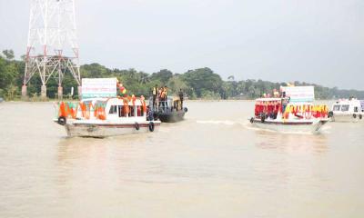 বরিশালে মা ইলিশ রক্ষায় নদীতে নৌ র‌্যালি