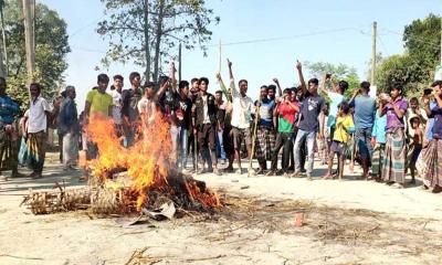 যমুনার চর কেটে বালু উত্তোলনের প্রতিবাদে বিক্ষোভ 