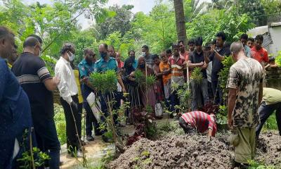 খুলনায় দাফনের সাড়ে চার মাস পর গৃহবধূর মরদেহ উত্তোলন 