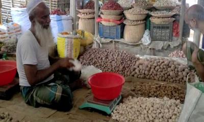 হিলিতে ফের বাড়লো আলু, পেঁয়াজ, রসুন ও আদার দাম