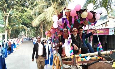 বাগাতিপাড়ায় ঘোড়ার গাড়িতে করে বিদায় নিলেন প্রধান শিক্ষককে