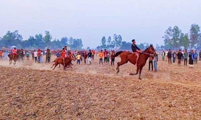 সরিষাবাড়ীতে ঐতিহ্যবাহী ঘোড়দৌড় প্রতিযোগিতা অনুষ্ঠিত