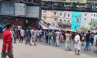 মিরপুরে অটোরিকশাচালকদের ভাঙচুর-অগ্নিসংযোগের ঘটনায় মামলা