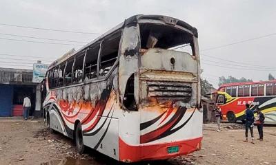 মির্জাপুর বাস টার্মিনালে দাঁড়িয়ে থাকা বাসে আগুন