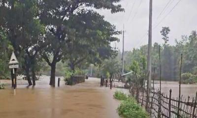 অতিবৃষ্টিতে লংগদু-দীঘিনালা সড়কে যান চলাচল বন্ধ!