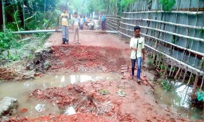 মঠবাড়িয়ায় ১৫০ কিমি গ্রামীণ সড়ক বিপর্যস্ত