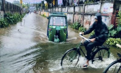 ভারী বর্ষণে ডুবেছে নোয়াখালী  শহর