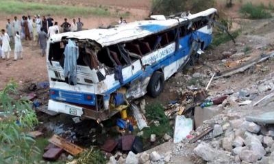 পাকিস্তানে সড়ক দুর্ঘটনায় নারী-শিশুসহ নিহত ২৮