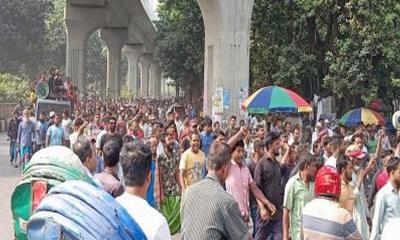 প্রেস ক্লাবের সামনে ব্যাটারিচালিত রিকশাচালকদের অবস্থান, রাজধানীজুড়ে যানজট