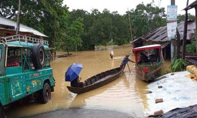 পাহাড়ি ঢল : সাজেকে ৭ শতাধিক পর্যটক আটকা 