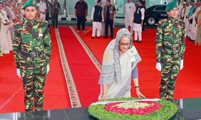 ছয় দফা দিবস: বঙ্গবন্ধুর প্রতিকৃতিতে প্রধানমন্ত্রীর শ্রদ্ধা