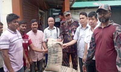 থানচিতে কর্মহীন পর্যটক গাইডারদের আর্থিক সহায়তা প্রদান 