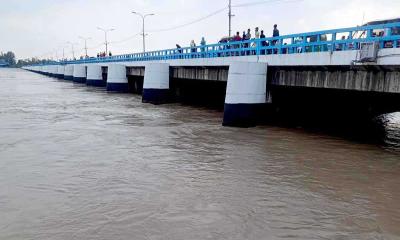 টানা বৃষ্টিতে বাড়ছে তিস্তার পানি, বিপৎসীমা ছুঁই ছুঁই