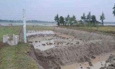 মাটিদস্যুদের তাণ্ডব: বিলীনের পথে সরকারি সোলার সেচ স্কিম