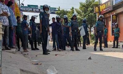 রাজধানীতে ককটেল বিস্ফোরণে ৩ পুলিশ আহত