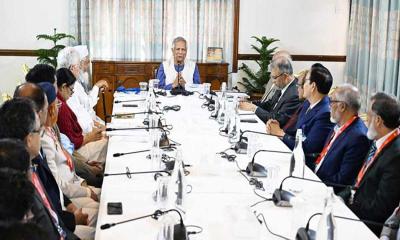 প্রধান উপদেষ্টার কাছে ৬ সংস্কার কমিশনের প্রতিবেদন জমা