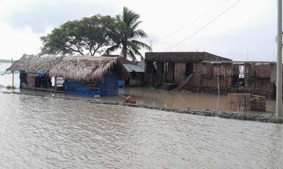 রামপালে রেমাল পরবর্তী সময় থেকে একটি গ্রামসহ ৩ হাজার একর মৎস্য ঘের পানির নিচে